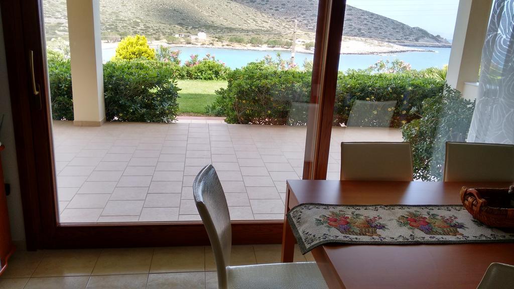 Tholos Bay Suites Καβούσι Δωμάτιο φωτογραφία