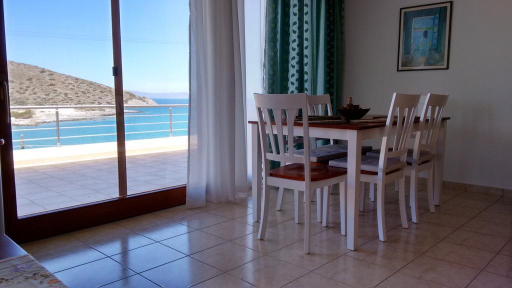 Tholos Bay Suites Καβούσι Δωμάτιο φωτογραφία