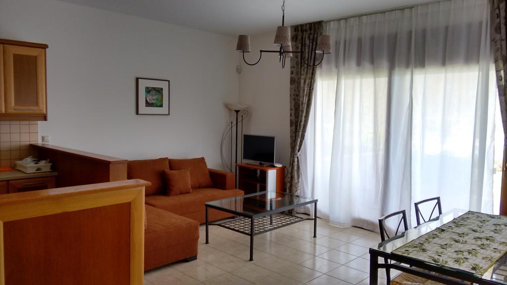 Tholos Bay Suites Καβούσι Δωμάτιο φωτογραφία